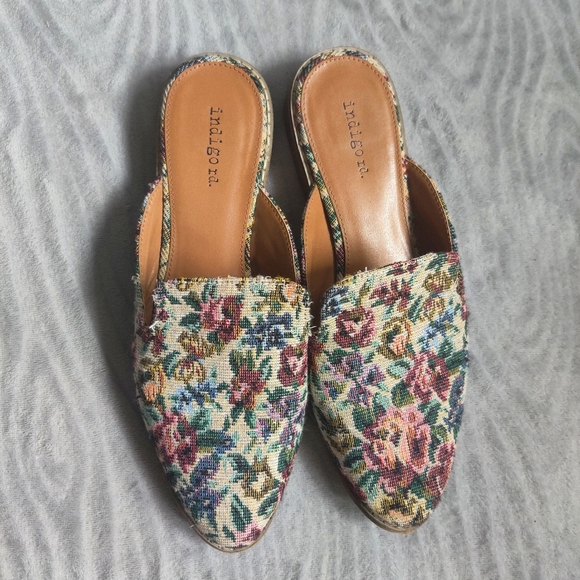 🍂SOLD🍂INDIGO RD Tapestry Floral Grandma Style Vegan Faux Leather Slip On Mules - Picture 3 of 7